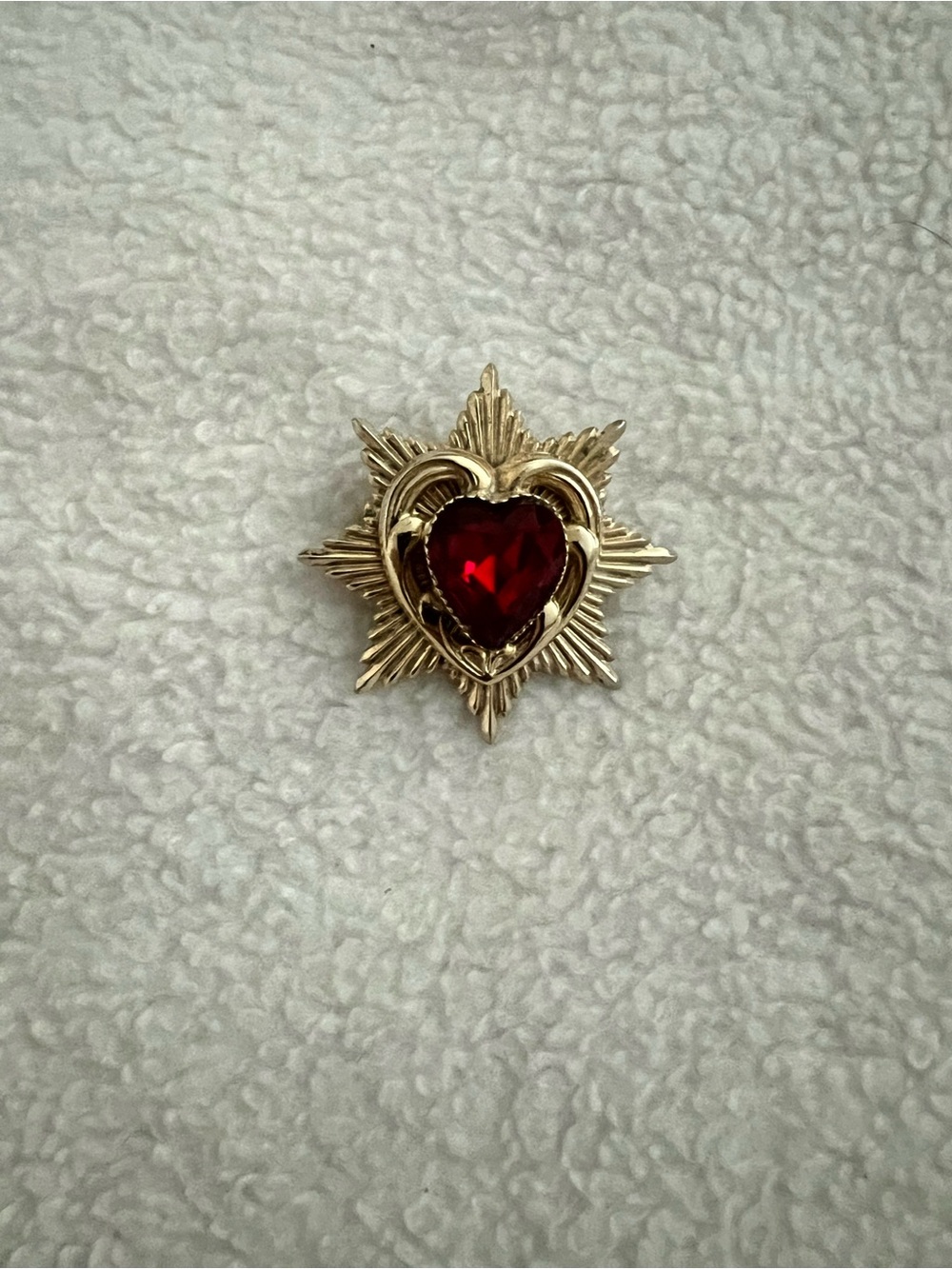 Vintage 1940’s Coro Gold-tone star brooch with Red rhinestone heart